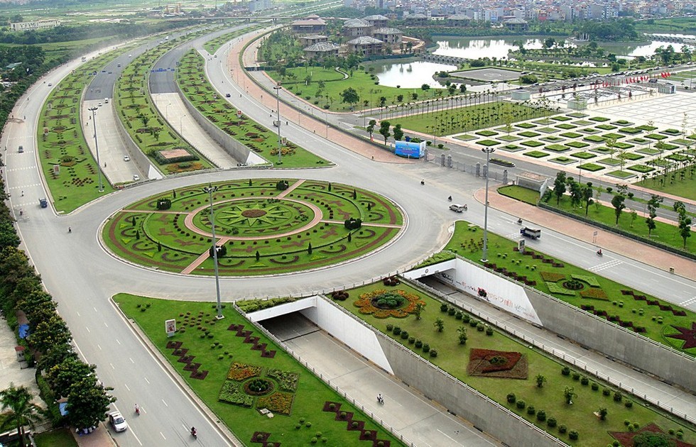 Lang - Hoa Lac expressway intersection